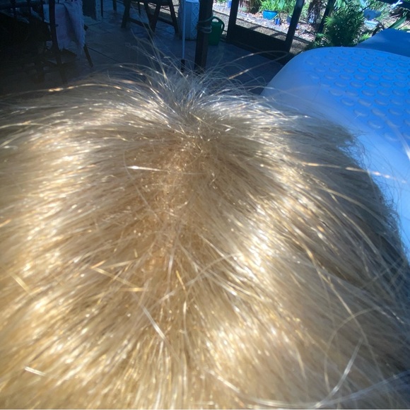 Wig, medium blond, 22”, waves - Picture 7 of 9